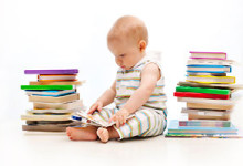 Прививать любовь к книге ребенку нужно начинать с рождения